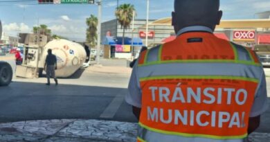 #Torreón. Por volcadura de pipa de gas evacúan negocios cercanos a la zona de vialidad afectada
