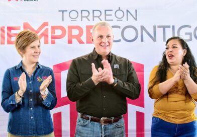 #Torreón. Román Alberto Cepeda González entrega obra de rehabilitación de la cancha de la colonia Elsa Hernández, durante brigada con el DIF Torreón