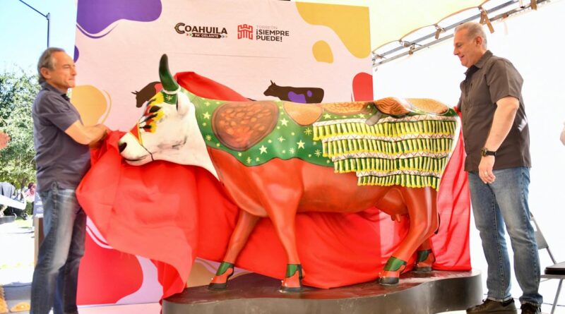 #torreón. Román Alberto Cepeda González inaugura el CowParade México2024en el Paseo Colón