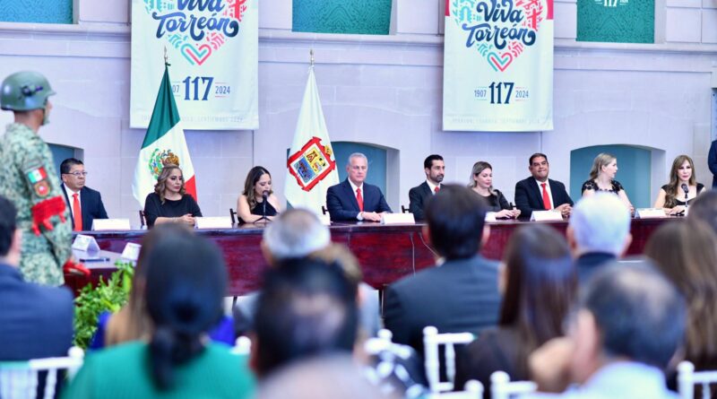 #Torreón. Román Alberto Cepeda González reconoce a “Ciudadanía Distinguida 2024”, durante Sesión Solemne de Cabildo 