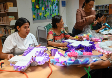 #Lerdo. ARRANCA CURSO DE CORONAS ALUSIVAS A DÍA DE MUERTOS EN BIBLIOTECA DE LERDO*