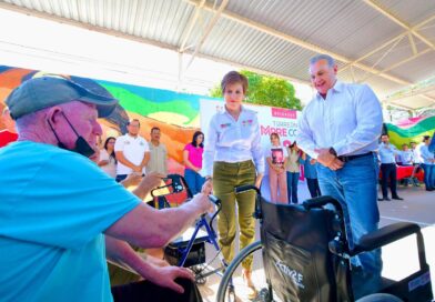 #Torreón. Román Alberto Cepeda González entrega banqueta y lleva brigada multidisciplinaria a Rincón La Merced