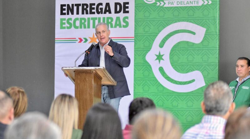 #Torreóen. Román Alberto Cepeda González preside entrega de escrituras en Torreón