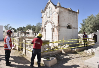 #GP. El Ayuntamiento de Gómez Palacio supervisa las condiciones de las tumbas para descartar riesgos para los futuros visitantes por el Día de Muertos*