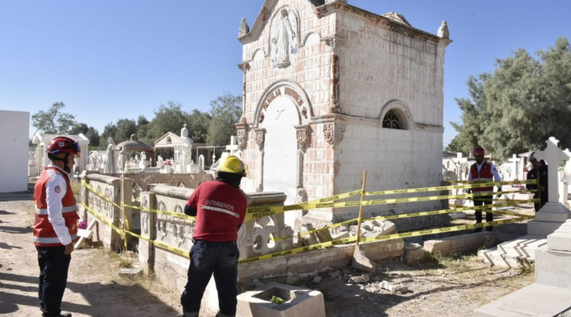 #GP. El Ayuntamiento de Gómez Palacio supervisa las condiciones de las tumbas para descartar riesgos para los futuros visitantes por el Día de Muertos*