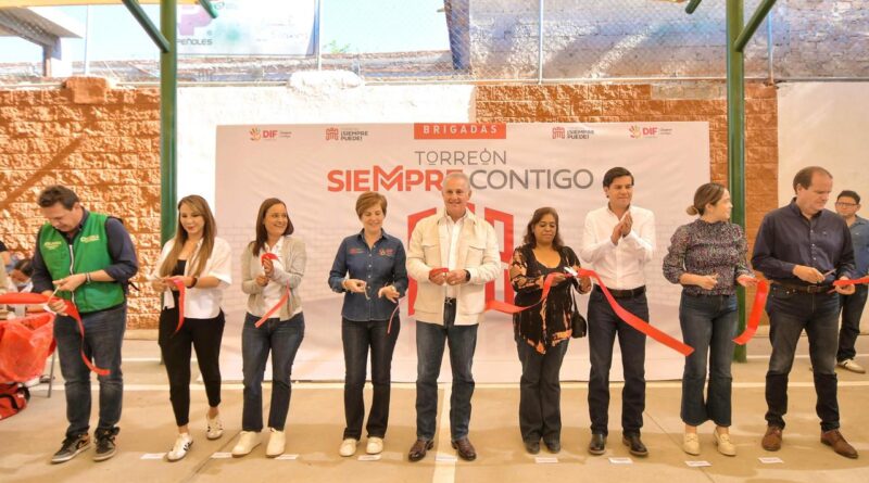 #Torreón. Román Alberto Cepeda González entrega techumbre en la coloniaEduardo Guerra y lleva la brigada “Torreón Siempre Contigo”