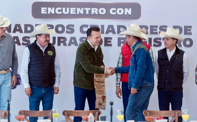 #Durango es referente en ganado de primera calidad; reconoce Esteban a productores que triunfaron en Expo Ganadera Chihuahua*