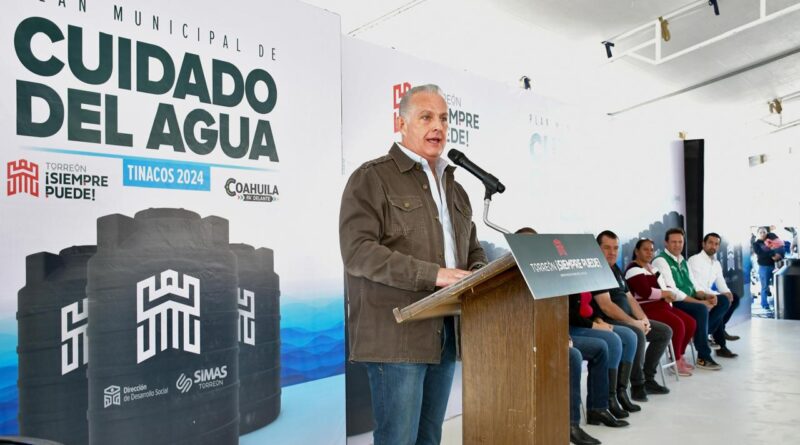 #Torreón. Román Alberto Cepeda González entrega 320 tinacos y anuncia nuevo pozo de agua en Loma Real