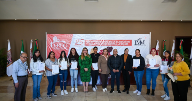 #Lerdo. IMM ENTREGA CERTIFICADOS DE PRIMARIA Y SECUNDARIA A MUJERES LERDENSES*