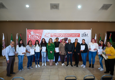 #Lerdo. IMM ENTREGA CERTIFICADOS DE PRIMARIA Y SECUNDARIA A MUJERES LERDENSES*