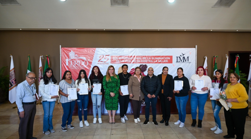 #Lerdo. IMM ENTREGA CERTIFICADOS DE PRIMARIA Y SECUNDARIA A MUJERES LERDENSES*