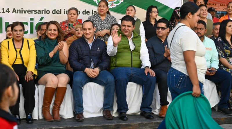 #Lerdo. HOMERO MARTÍNEZ ENCABEZA DESFILE DE LA REVOLCUIÓN MEXICANA DE PREESCOLARES*