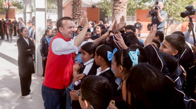 #Durango. Con Esteban, alumnos de la secundaria “Francisco Villa” ya tienen domo y cancha de usos múltiples