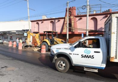 #Torreón SIMAS Torreón trabaja en la reparación de tubería en bulevar Revolución y calle Muzquiz