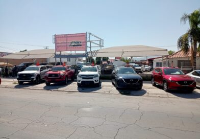 #Torreón. Exhortan a lotes de venta de automóviles a retirarlos de las banquetas por seguridad del peatón