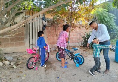 #Lerdo. DIF LLEVA SONRISAS A COMUNIDADES DE LERDO CON ENTREGA DE JUGUETES Y BICICLETAS