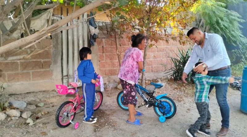 #Lerdo. DIF LLEVA SONRISAS A COMUNIDADES DE LERDO CON ENTREGA DE JUGUETES Y BICICLETAS