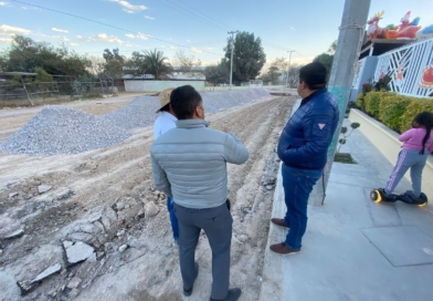 #Lerdo. SUPERVISA HOMERO MARTÍNEZ PAVIMENTACIÓN EN COMUNIDAD DE LA LUZ*