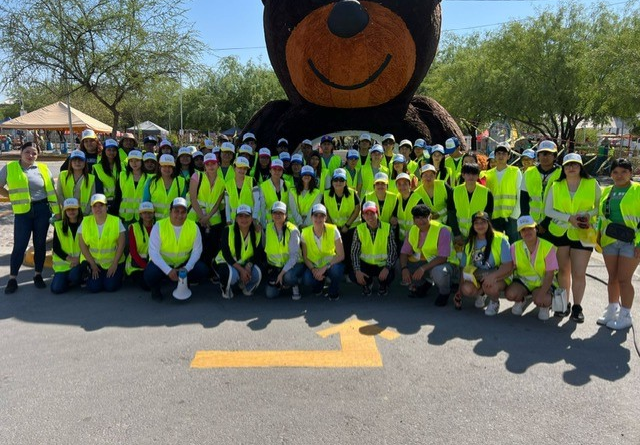 #GP. Estudiantes gomezpalatinos cumplen con su servicio social en el Parque Acuático La Esperanza*