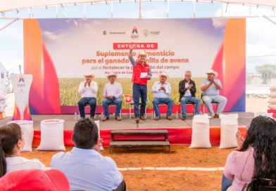 #Durango. Productores de Guadalupe Victoria reciben 150 toneladas de semilla de avena y 120 de maíz molido para mejorar la producción del campo y la ganadería*