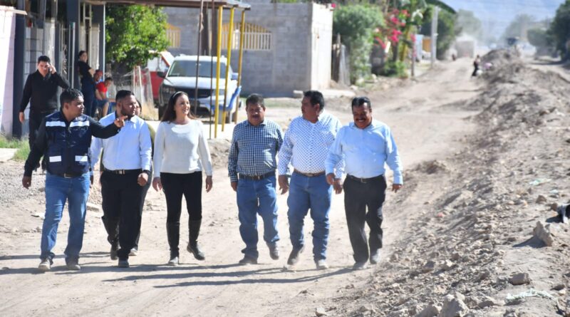 #Lerdo. PRESIDENTA DE LERDO LLEVÓ A CABO SUPERVISIÓN DE OBRA DE PAVIMENTACIÓN EN NAZARENO*