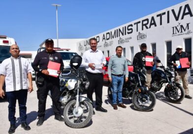 #Lerdo. INSTRUYE SUSY TORRECILLAS ENTREGA PÓLIZAS DE SEGURO A VEHÍCULOS OFICIALES DEL AYUNTAMIENTO*