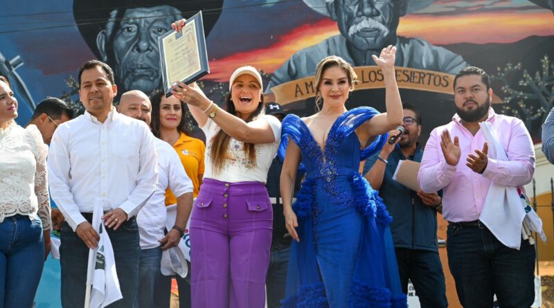 #Lerdo. LA PRESIDENTA SUSY TORRECILLAS DIO EL BANDERAZO DE ARRANQUE AL DESFILE DE PRIMAVERA QUE RECORRIÓ LA COMARCA LAGUNERA*