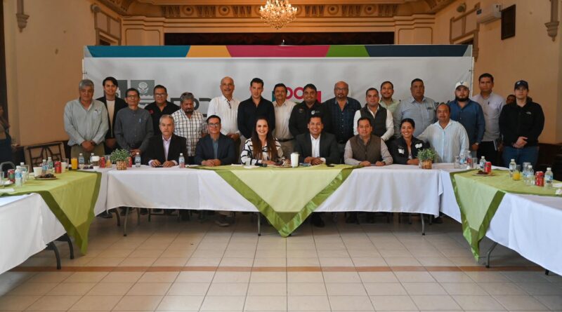 #Lerdo. SOSTIENE SUSY TORRECILLAS ENCUENTRO CON EL COLEGIO METROPOLITANO DE ARQUITECTOS*