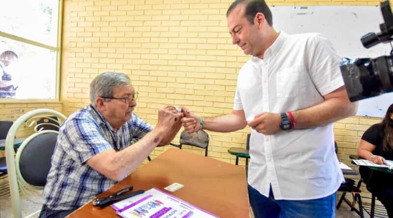 #Campañas. Felipe González emite su voto y realiza invitación a la ciudadanía a participar en la jornada electoral