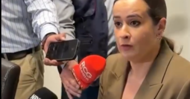 #CongresoCoahuila. Beatriz Fraustro informó que Tony Flores será denunciado por presuntos actos de acecho y hostigamiento en contra de la mujer.