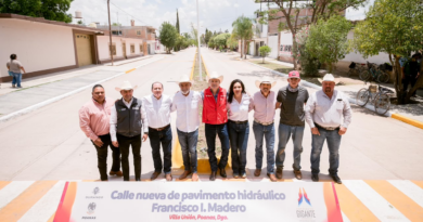 #Durango. Productores de Poanas reciben 80 toneladas de semilla de avena y familias estrenan la calle Francisco I. Madero para trasladarse con mayor seguridad* #Durango. Productores de Poanas reciben 80 toneladas de semilla de avena y familias estrenan la calle Francisco I. Madero para trasladarse con mayor seguridad*
