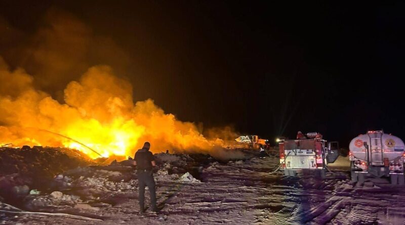 #Lerdo. CONTROLA PROTECCIÓN CIVIL Y BOMBEROS INCENDIO EN RELLENO SANITARIO*