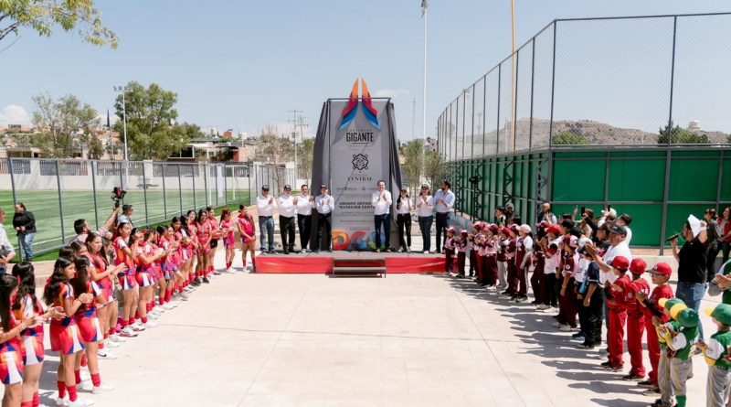 #Durango. Entregan primera etapa de Estación Central; nuevo estadio de béisbol y cancha de futbol abren sus puertas*