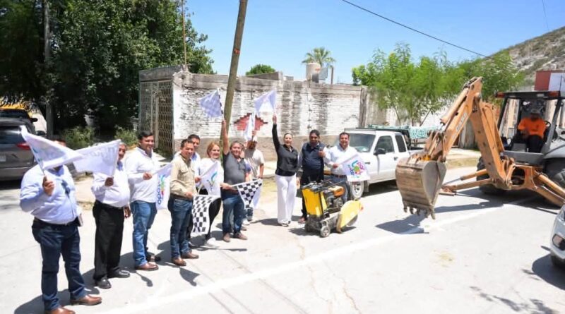 #Lerdo. SUSY TORRECILLAS ARRANCA OBRA DE DRENAJE EN COLONIA VILLA DE LAS FLORES*