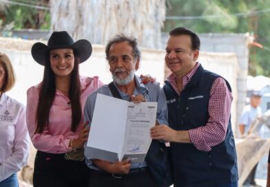 #Lerdo. SUSY TORRECILLAS Y ESTEBAN VILLEGAS ENTREGAN TÍTULOS DE PROPIEDAD A FAMILIAS LERDENSES Y DAN ARRANQUE A LA CONSTRUCCIÓN DE DOMO EN CARLOS REAL*