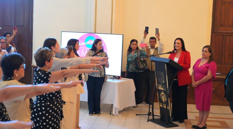 #Lerdo. SUSY TORRECILLAS TOMA PROTESTA A COMITÉ DE AMMJE LERDO*