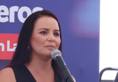 #Lerdo. SUSY TORRECILLAS RECIBE PATRULLAS Y EQUIPAMIENTO DE SEGURIDAD POR PARTE DEL GOBERNADOR*